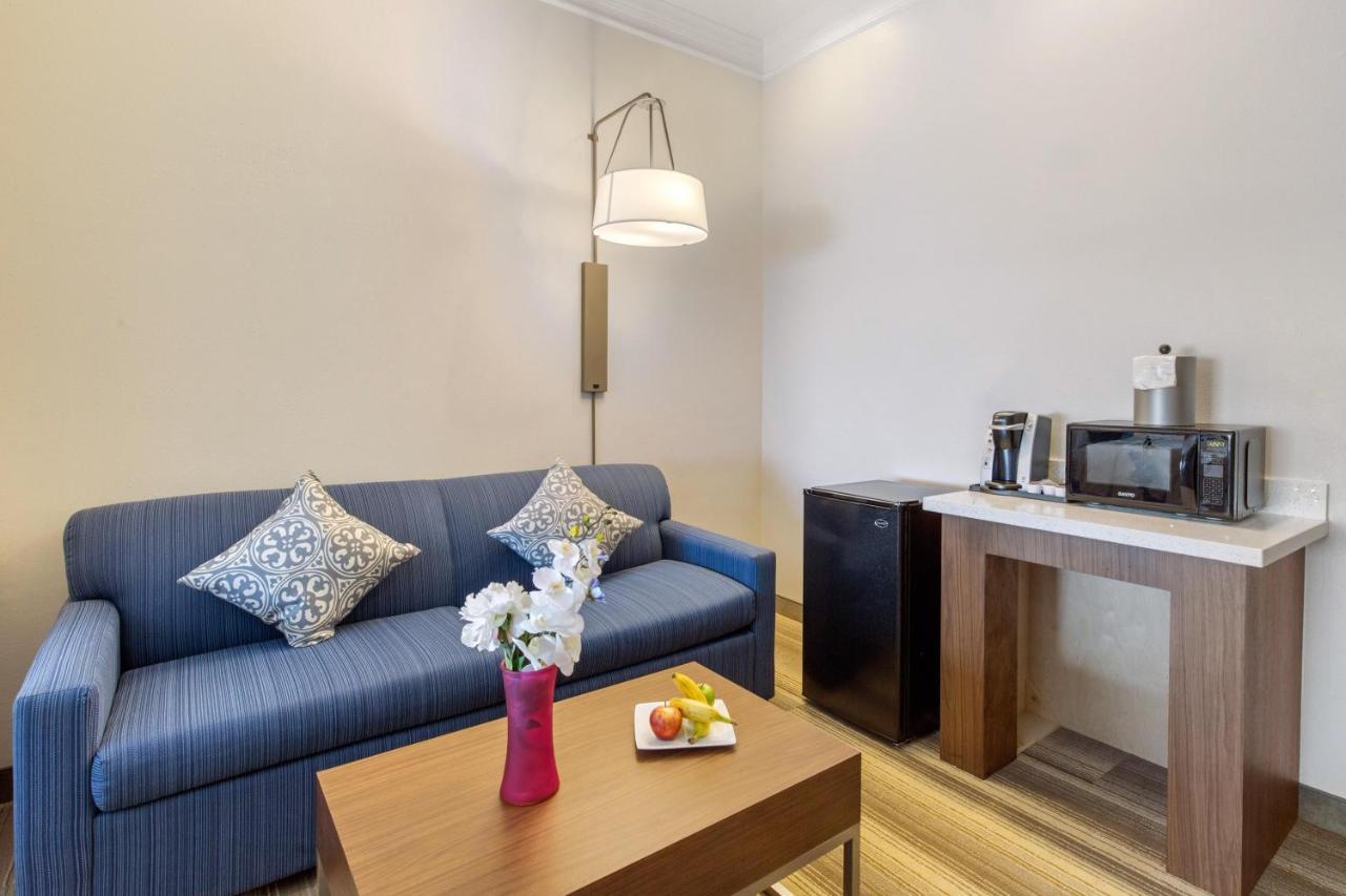 Holiday Inn Express Houston-Alvin By Ihg Buitenkant foto